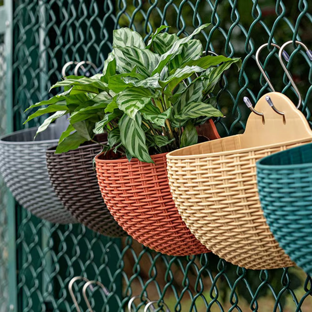 Flower Pot Exquisite Wall-Mounted Plastic Wall Hanging Basket Flowerpot for Outdoor Garden Balcony Planter Bucket Home Decor New